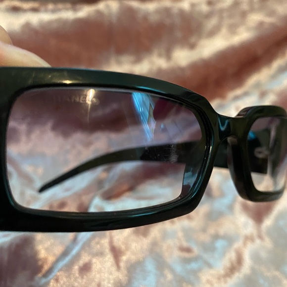 COPY - ❤️ CHANEL SUNGLASSES ❤️ - Picture 7 of 8